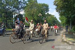 Puluhan sepeda ontel di Medan meriahkan pawai HUT ke-75 RI