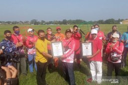 Pengibaran bendera  merah putih tertinggi di Lanud ATS pecahkan rekor MURI (video)