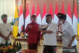 Gubernur Koster bangga motif kain gringsing hiasi uang HUT ke-75 RI