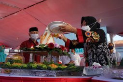 Risma berharap pegiat seni manfaatkan plasa atas Alun-alun Surabaya