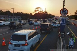 Lalu lintas padat, Jalan Tol Jakarta-Cikampek arah Jakarta diterapkan "contraflow"