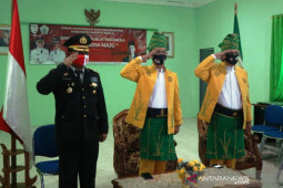 Wabup-Sekda ikuti upacara kenakan pakaian adat