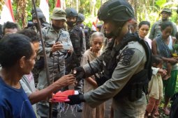 Masyarakat Suku Tobelo peroleh bansos dari Polda Malut