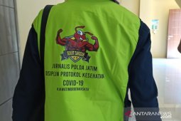Cegah COVID-19, Polda Jatim bagikan APD kepada wartawan