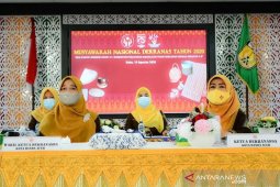 Nurmiati AR ikuti munas Dekranas, harap perajin tetap produktif