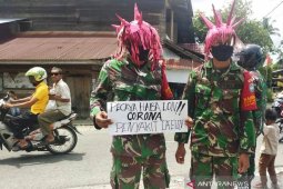 Anggota TNI di Aceh Barat menyamar jadi 'virus corona', seperti ini aksinya
