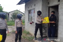 Polres Bangka Barat salurkan bantuan sembako ke warga transmigran