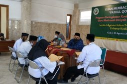 Puluhan calon mahasiswa penerima beasiswa Pemprov Jatim ujian kitab kuning