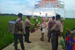 Kasus COVID-19 meningkat di Lhokseumawe, Brimob Polda Aceh giatkan prokes di lokasi wisata