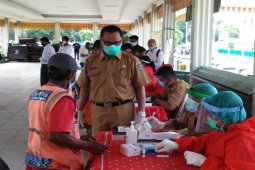 Jukir dan petugas Dishub tes cepat COVID-19
