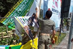 Satpol PP Denpasar tertibkan spanduk dan baliho kedaluwarsa