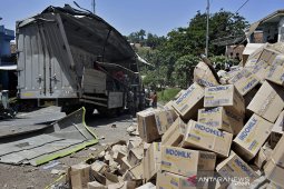 Truk terguling di Nagreg