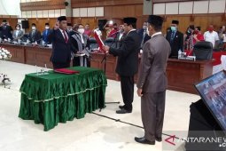 Benhur G Watubun dilantik sebagai anggota DPRD Maluku