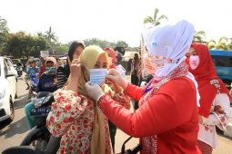 PKK Langkat bagikan 30.000 masker kepada warga