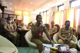 Regent of Tanah Laut formulates a strategy for economic revival
