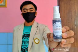 Mahasiswa Uniga ajari warga Garut buat hand sanitizer