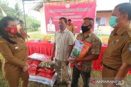 Bupati Landak ingatkan Poktan tidak pungut biaya dalam pembagian benih