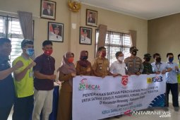 PT PJB menyalurkan bantuan 500 APD
