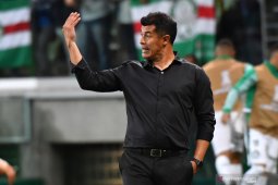 Klub promosi Elche merekrut Almiron sebagai pelatih baru
