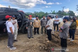 Bupati Tapsel tinjau peningkatan jalan Tapsel-Taput