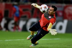 Valladolid datangkan kiper Roberto dari West  Ham