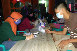 25 penghuni kafe Pantai Pulau Datok tes cepat COVID-19