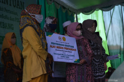 Bantuan alat mesin pertanian