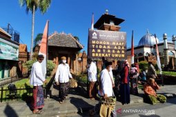 Tradisi buka luwur di makam Sunan Kudus, 27.906 bungkus nasi dibagikan