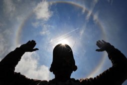 Warga Kerinci saksikan fenomena halo matahari