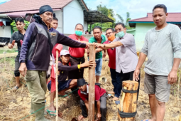 Bupati Sekadau tancapkan tiang pertama pembangunan steleng Dusun Senuruk