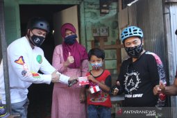 Dua Siswa SD terima HP dari wali kota Banjarmasin