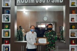 BKKBN Kaltim serahkan  penghargaan kepada Kodim 0901 Samarinda