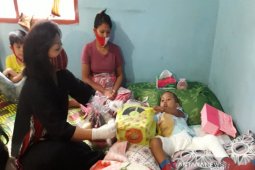 Prihatin derita korban laka lantas, Bupati Taput jamin pengobatan Ribka hingga salurkan bantuan biaya hidup