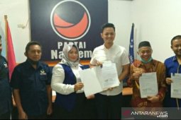 Nasdem resmi serahkan form B1 KWK kepada Aditya-Damiri