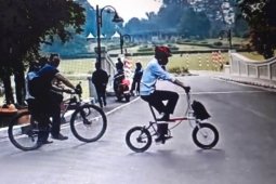Presiden Jokowi berolahraga sepeda di Kebun Raya Bogor