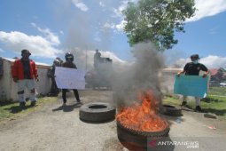 Massa aksi minta Kejari segera tahan Bupati Boalemo