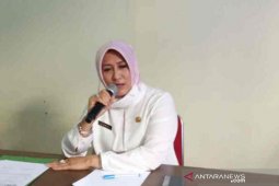 Tempat tidur ruang isolasi pasien COVID-19 di rumah sakit Cirebon terus ditambah