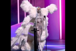 Lady Gaga kenakan masker produk Indonesia di VMA 2020
