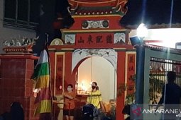 Tradisi sembahyang umat Kong Hu Cu terapkan protokol kesehatan