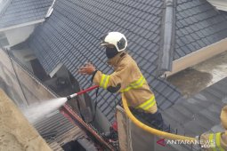 Ditinggal keliling jual sayuran, rumah tinggal  hangus terbakar
