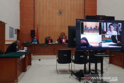 Jaksa tuntut Lucinta Luna tiga tahun penjara