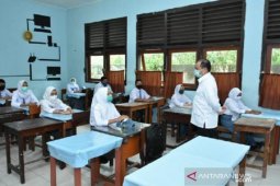 Gubernur Babel tinjau KBM tatap muka di Belitung