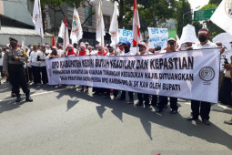Ratusan anggota BPD Kabupaten Kediri protes honor minim