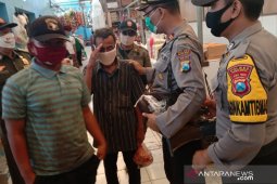 Penerapan protokol kesehatan di seluruh pasar Probolinggo disertai sanksi