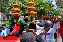 Sempat lama, berkas pasangan "Niat" di Pilkada Gresik akhirnya diterima KPU