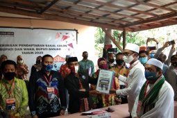Saidi Mansyur-Habib Idrus mendaftar pertama di KPU Banjar