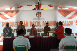 Pendaftaran Pilkada Kapuas Hulu, SIS - Wahyu resmi mendaftar