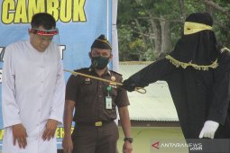 Pasangan nonmuhrim dihukum 100 kali cambuk