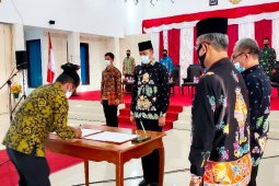 64 pejabat di Sukamara dilantik dan dikukuhkan
