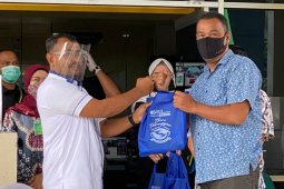 BPJAMSOSTEK Jambi bagi-bagi bingkisan di Hari Pelanggan Nasional